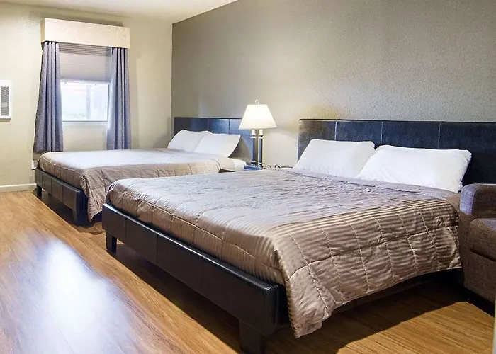 Rodeway East Route 66 Hotel 2*